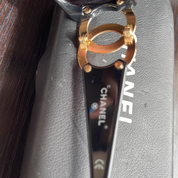 Chanel sunglasses still in good condition. - Picture 4 of 6